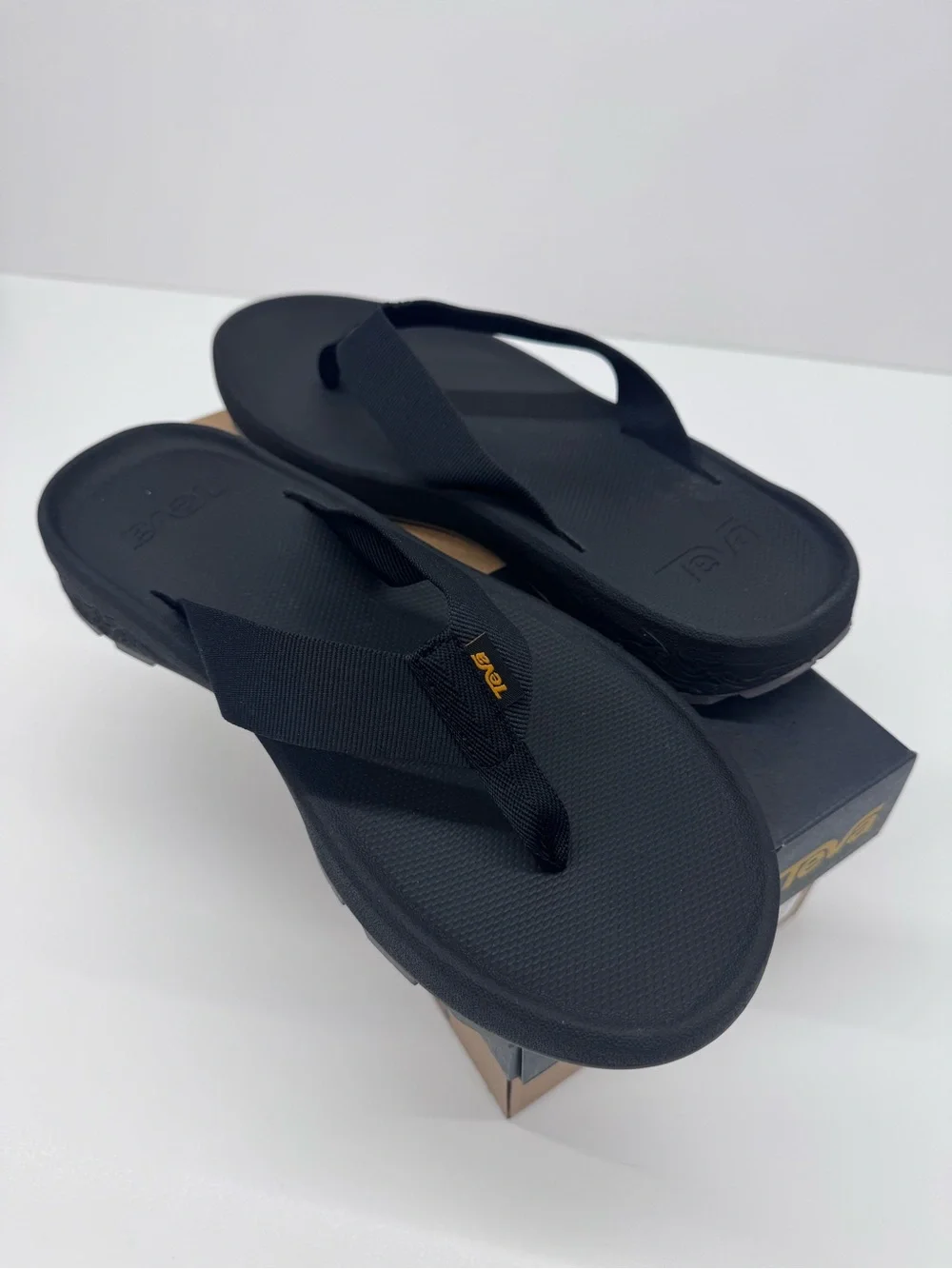 Teva Men's Hydratrek Black & Gray Flip-Flop